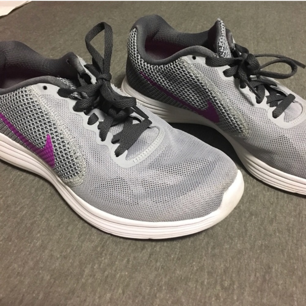 Grey bike revolution 3 sneakers